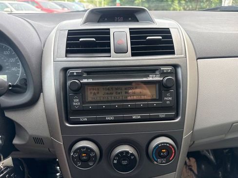 Used 2012 Toyota Corolla LE FWD image 25