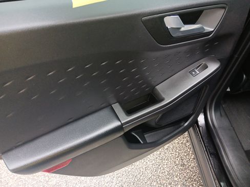 Used 2020 Ford Escape SEL image 17