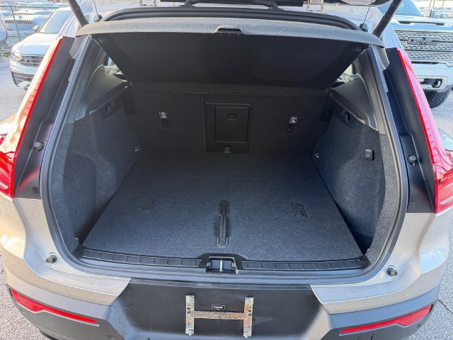 Certified 2024 Volvo XC40 B5 Plus AWD/4WD image 14