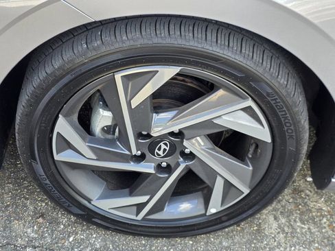 Used 2025 Hyundai Elantra SEL FWD image 31