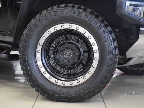 Used 2003 HUMMER H2 w/ Preferred Equipment Group image 5