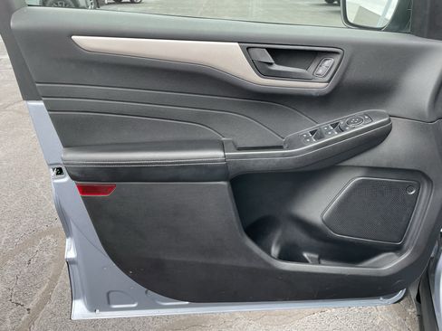 Used 2022 Ford Escape SE w/ Cold Weather Package image 11