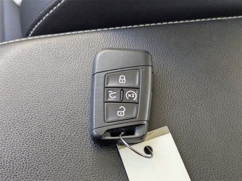 Used 2025 Volkswagen Jetta SE image 29