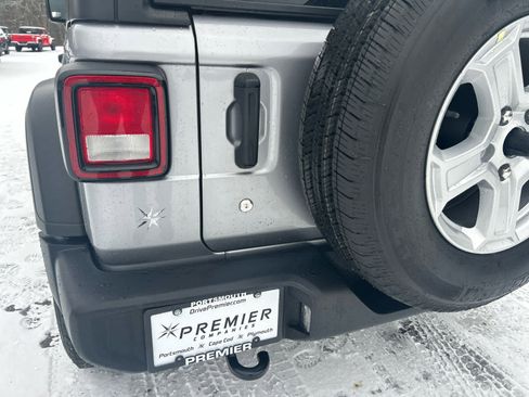 Used 2019 Jeep Wrangler Unlimited Sport S image 36