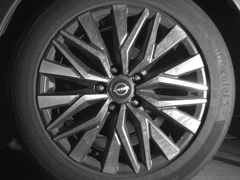 Used 2025 Nissan Altima 2.5 SV FWD image 14
