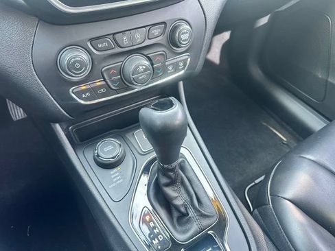 Used 2020 Jeep Cherokee Latitude Plus AWD/4WD image 28