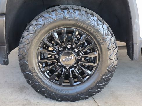 Used 2022 Chevrolet Silverado 2500 High Country image 11