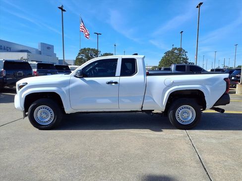 Used 2025 Toyota Tacoma SR image 3