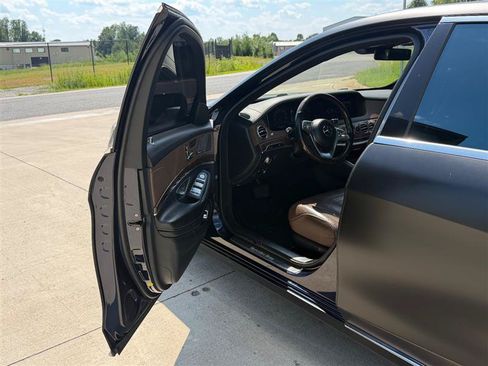 Used 2019 Mercedes-Benz S 560 4MATIC Sedan image 7