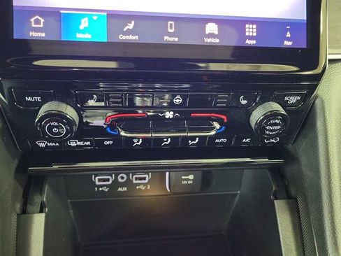 New 2025 Jeep Grand Cherokee Limited w/ Black Appearance Package image 26