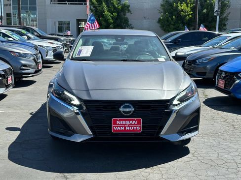 Used 2024 Nissan Altima 2.5 SV FWD image 12