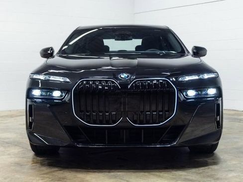 Used 2025 BMW i7 xDrive60 w/ Executive Package image 8