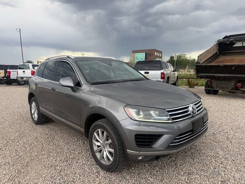 Used 2016 Volkswagen Touareg Sport AWD/4WD image 2
