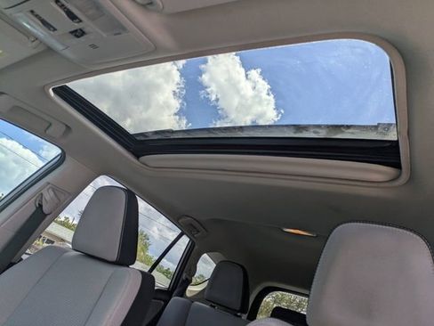 Used 2018 Toyota RAV4 XLE AWD/4WD image 22