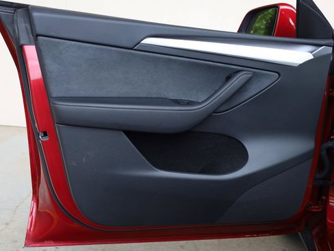 Used 2024 Tesla Model Y Long Range RWD image 12