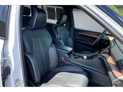 Certified 2025 Jeep Grand Cherokee Summit AWD/4WD image 9