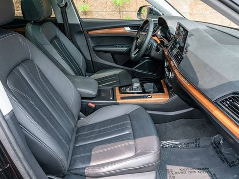Used 2021 Audi Q5 e Premium Plus w/ Premium Plus Package image 28