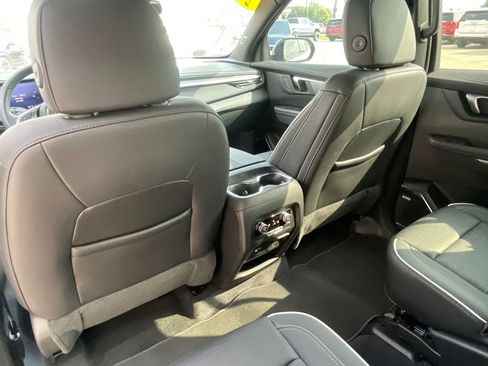 Used 2025 Buick Enclave Sport Touring w/ Power Package FWD image 35