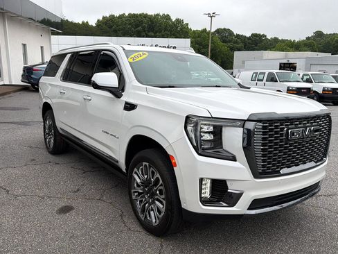 Used 2024 GMC Yukon XL Denali Ultimate AWD/4WD image 3