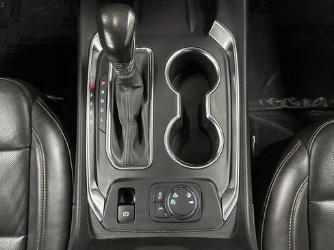 Used 2021 Chevrolet Traverse Premier w/ Redline Edition image 24