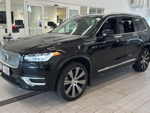 Used 2022 Volvo XC90 T8 Inscription image 9
