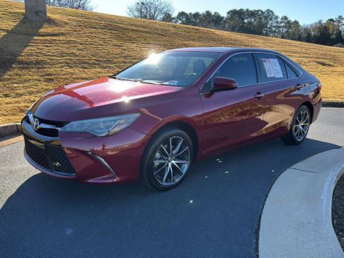 Used 2016 Toyota Camry XSE image 2