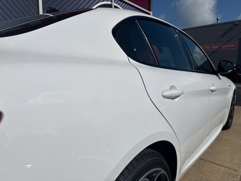 Used 2023 Alfa Romeo Giulia Veloce AWD/4WD image 6