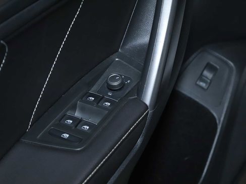 Certified 2024 Volkswagen Tiguan SE w/ Panoramic Sunroof Package AWD/4WD image 17