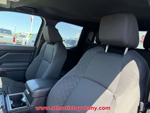 Certified 2025 Toyota Tacoma SR5 AWD/4WD image 18
