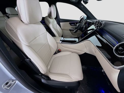 Used 2025 Mercedes-Benz GLC 350e 4MATIC image 27