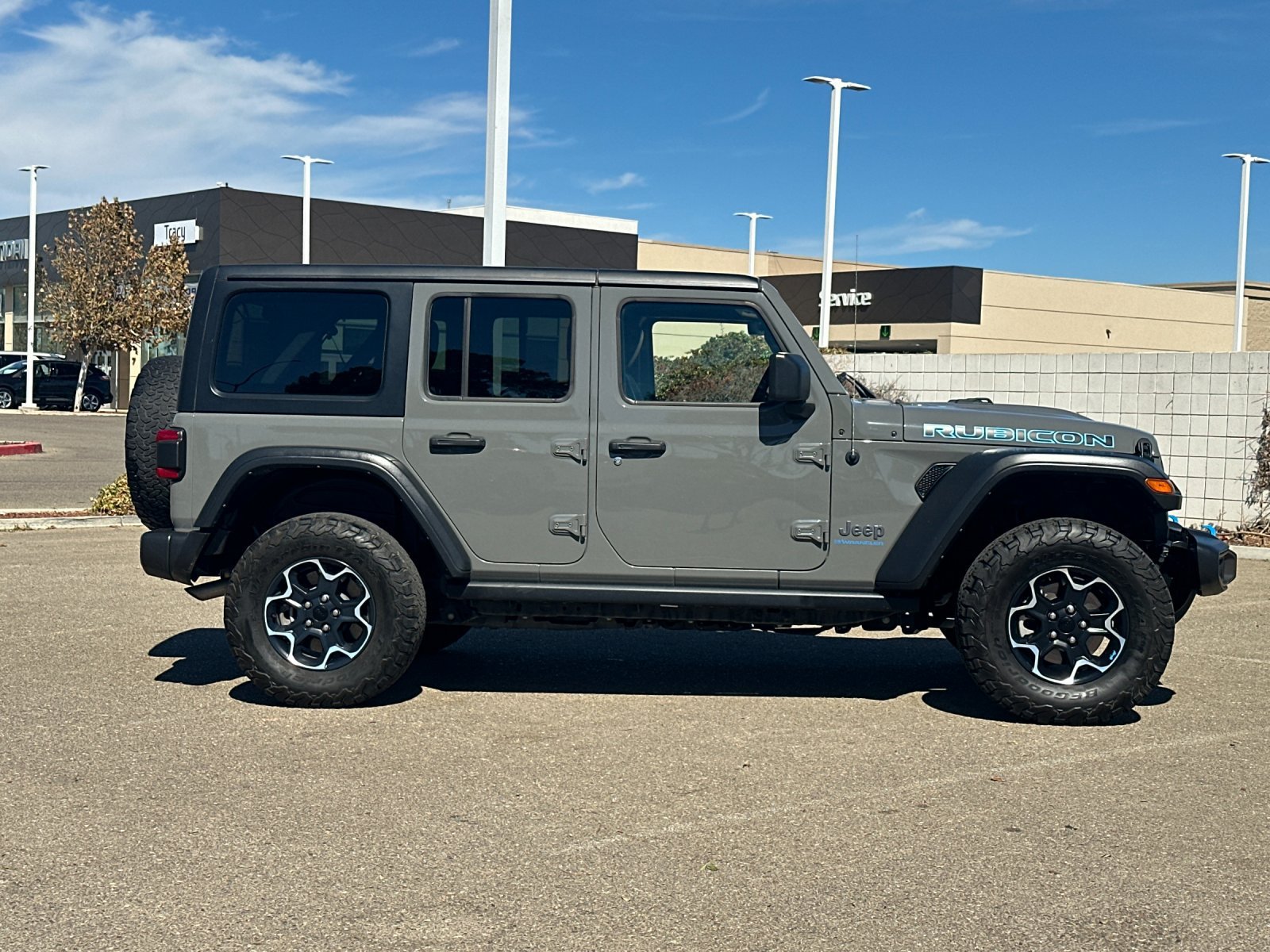 Used 2023 Jeep Wrangler Unlimited Rubicon 4xe AWD/4WD image 3