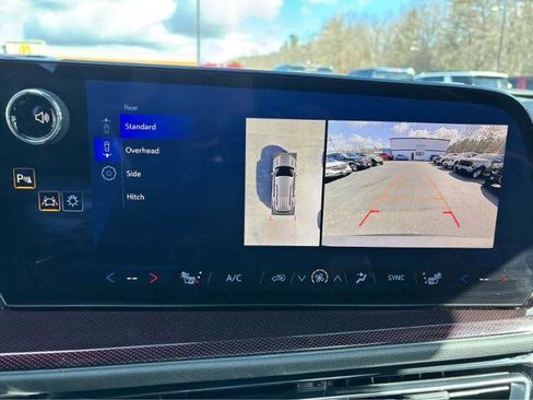 Used 2025 Chevrolet Traverse Z71 w/ Enhanced Driving Package image 22