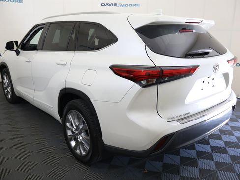 Used 2021 Toyota Highlander Limited AWD/4WD image 10