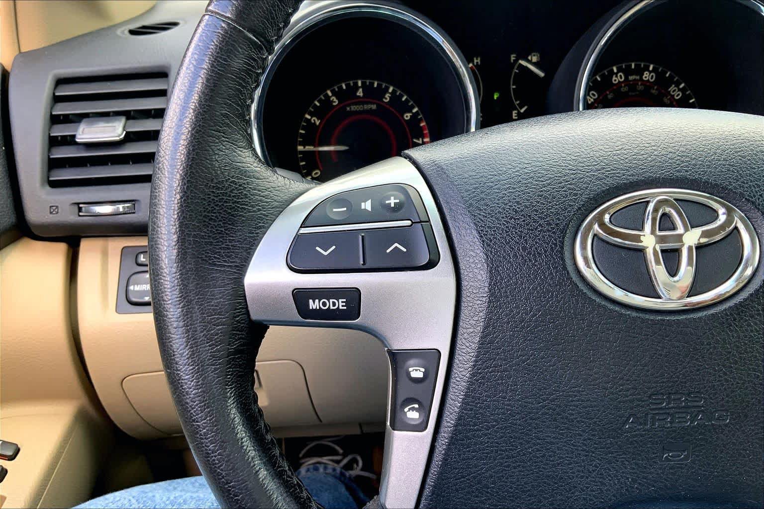 Used 2012 Toyota Highlander Limited w/ Tow Pkg FWD image 24