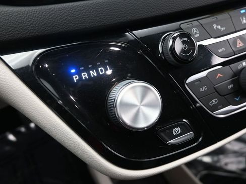 Used 2022 Chrysler Pacifica Touring-L FWD image 31
