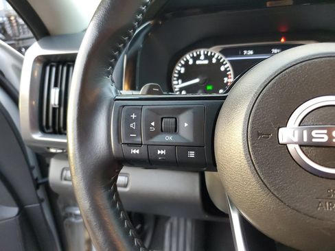 Used 2025 Nissan Pathfinder SL FWD image 28