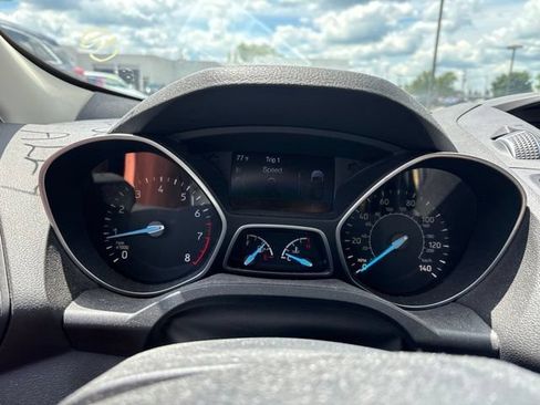 Used 2017 Ford Escape SE w/ SE Cold Weather Package FWD image 13