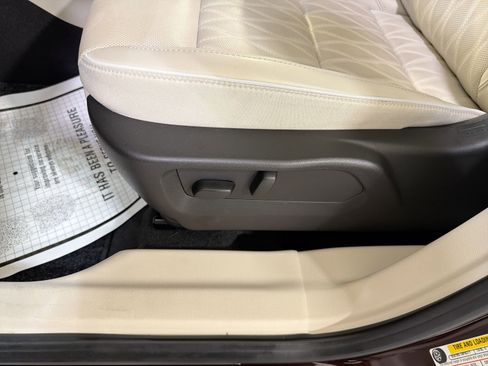 Used 2023 Buick Envision Avenir image 11