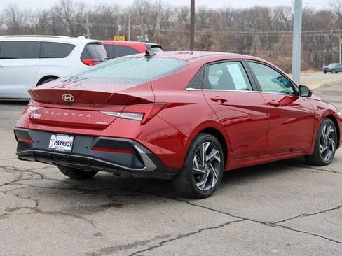 Used 2024 Hyundai Elantra Limited image 3