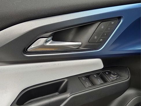 New 2025 Chevrolet Equinox EV LT w/ Convenience Package II FWD image 16