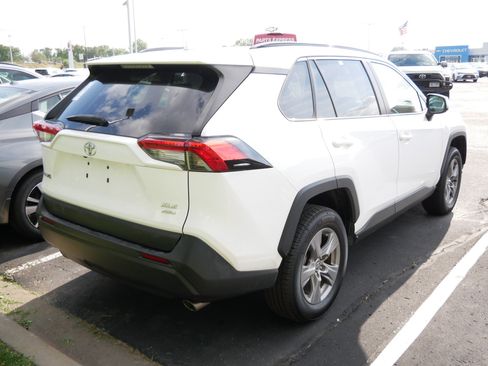Used 2022 Toyota RAV4 XLE w/ Convenience Package AWD/4WD image 6