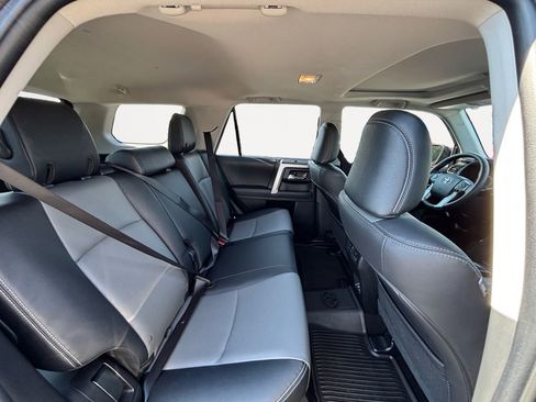 Used 2022 Toyota 4Runner SR5 Premium image 11