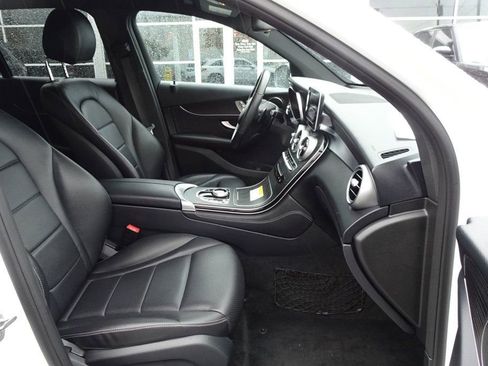 Used 2018 Mercedes-Benz GLC 300 4MATIC w/ Premium Package image 11
