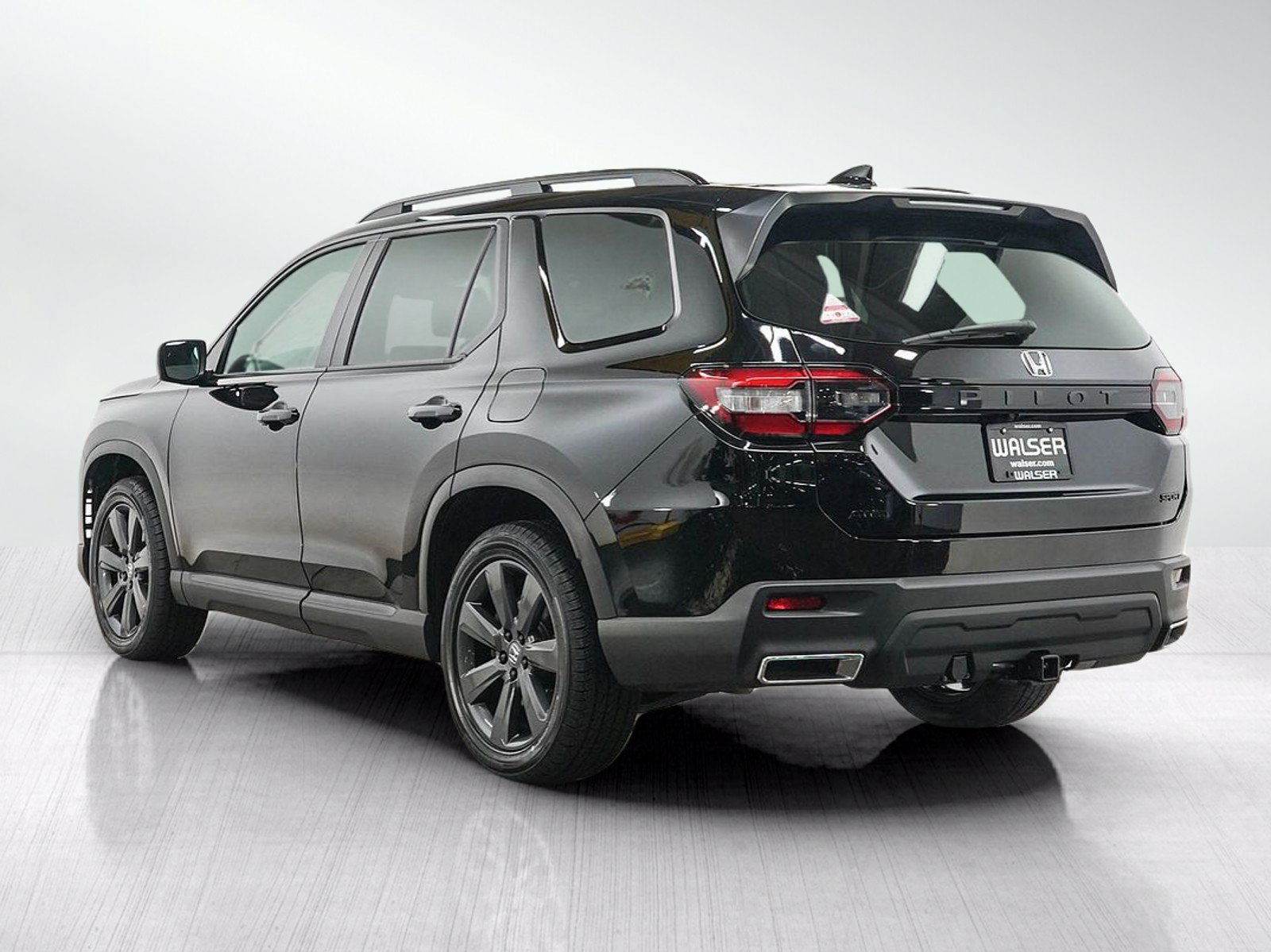 Used 2025 Honda Pilot Sport image 3