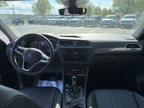 Used 2024 Volkswagen Tiguan SE AWD/4WD image 35