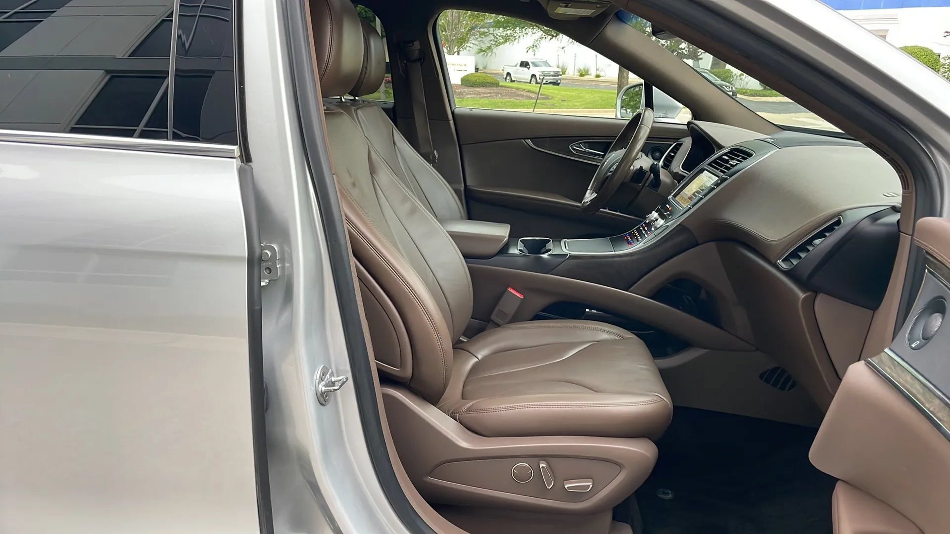 Used 2018 Lincoln MKX Reserve AWD/4WD image 22