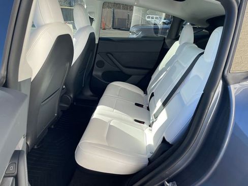 Used 2023 Tesla Model Y Performance image 18