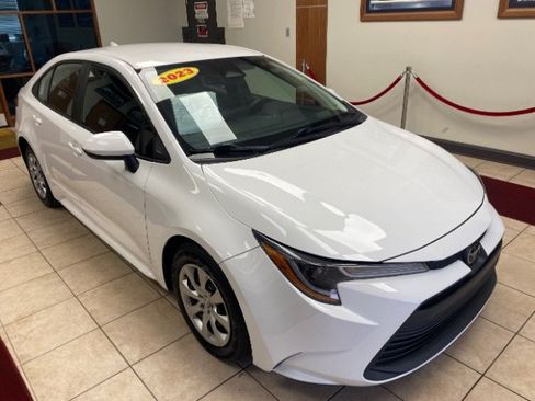 Used 2023 Toyota Corolla LE FWD image 5