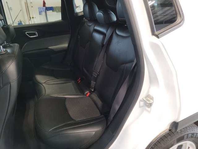Used 2024 Jeep Compass Latitude AWD/4WD image 10