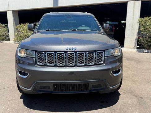 Used 2017 Jeep Grand Cherokee Laredo w/ Quick Order Package 23E AWD/4WD image 4